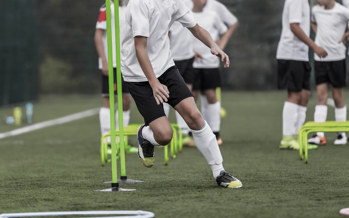 agility-poles-how-to-coach-teenagers-in-football